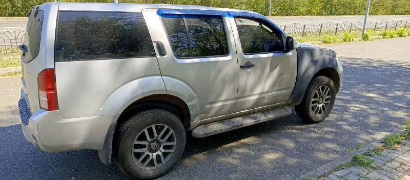 Продам nissan патфайндер 2011 г. в. 2.5 турбодизель. покупался при украине. на дпр учете не стоял. запрет на регистрацию до середины марта 28 года. напишу любую доверенность. кондиционер, abs, esp, подогрев передних сидений, большой багажник, 5 мест. цена 970 т. хорошим людям торг при виде денег. тел. +79493536332 (телеграмм) или в личку. 📲 tg: @ivan_mihaly4 📞 звоните: +7(949)3536332 - фотография - 4