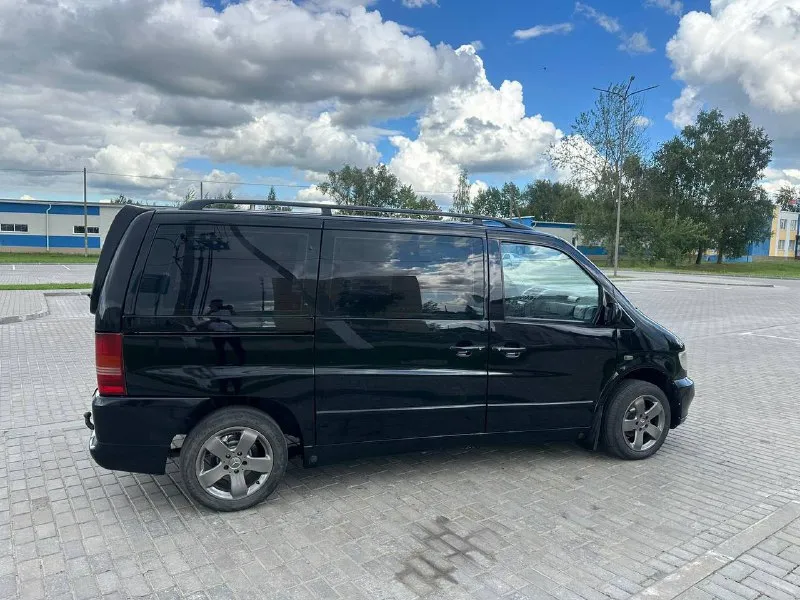 Mercedes vito 2.3 mt, 1998 год, 340 тысяч пробег, в отличном состоянии, во владении более 8 лет, комплектация trend, кузов ровный и без жуков, пороги переваривались, из недавнего: новый акб, тормозные диски, колодки и т. д. цена: 300.000₽ срочно!!! +7 930 989 60 56 📞 звоните: +7(930)9896056 - фотография - 4