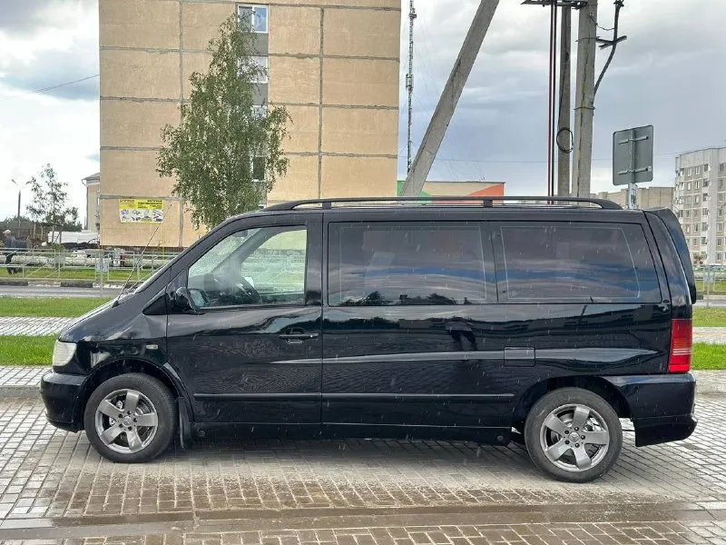 Mercedes vito 2.3 mt, 1998 год, 340 тысяч пробег, в отличном состоянии, во владении более 8 лет, комплектация trend, кузов ровный и без жуков, пороги переваривались, из недавнего: новый акб, тормозные диски, колодки и т. д. цена: 300.000₽ срочно!!! +7 930 989 60 56 📞 звоните: +7(930)9896056 - фотография - 5