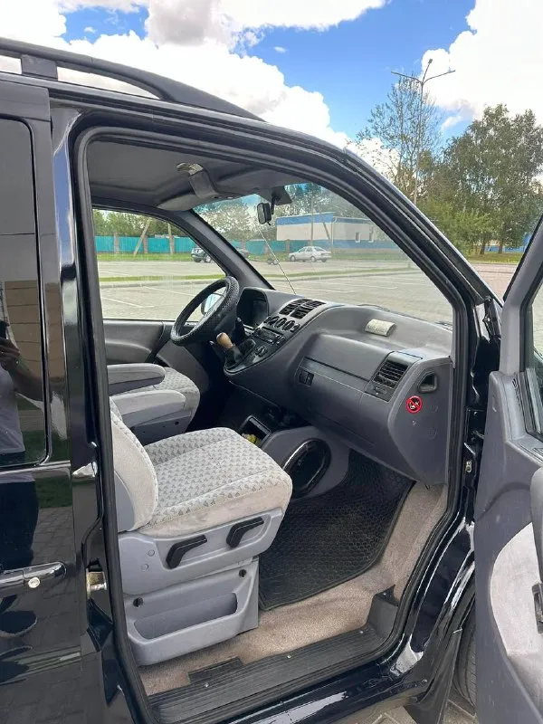 Mercedes vito 2.3 mt, 1998 год, 340 тысяч пробег, в отличном состоянии, во владении более 8 лет, комплектация trend, кузов ровный и без жуков, пороги переваривались, из недавнего: новый акб, тормозные диски, колодки и т. д. цена: 300.000₽ срочно!!! +7 930 989 60 56 📞 звоните: +7(930)9896056 - фотография - 7