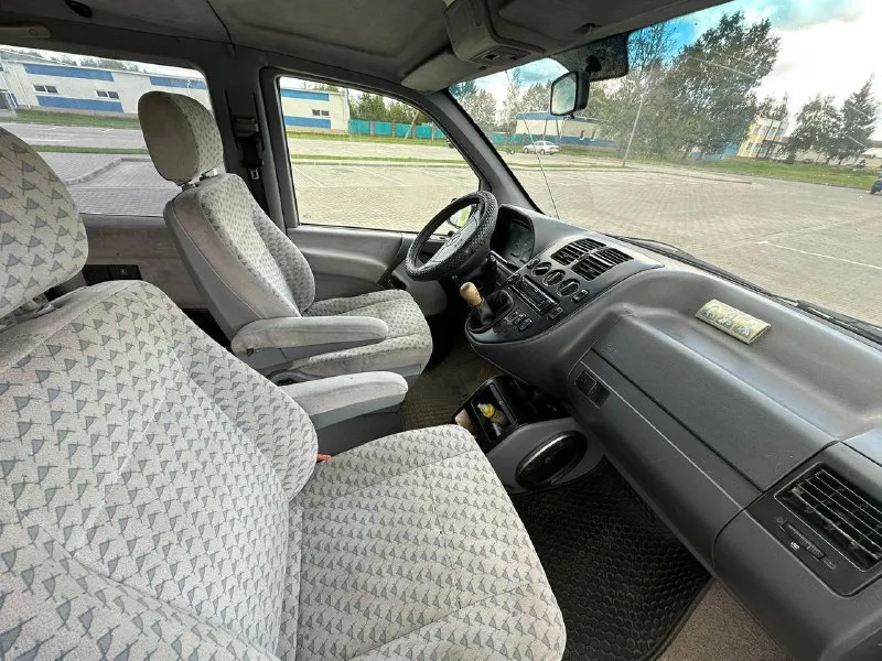 Mercedes vito 2.3 mt, 1998 год, 340 тысяч пробег, в отличном состоянии, во владении более 8 лет, комплектация trend, кузов ровный и без жуков, пороги переваривались, из недавнего: новый акб, тормозные диски, колодки и т. д. цена: 300.000₽ срочно!!! +7 930 989 60 56 📞 звоните: +7(930)9896056 - фотография - 8