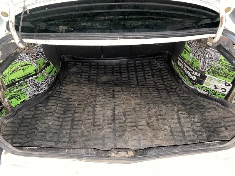 Продам приору, 2010г. газ(вписан в птс) но отключён. 242 к пробег. делалось всё для себя: полностью откапитален двигателя, всё было вымыто до блеска, расточен, поменяна вся система охлаждения, новые патрубки ss20 двойные армированные, новый радиатор, новая помпа, новый радиатор печки, расширительный бачок, приёмная труба, новые клапана и пружины с шайбами, новый тросик газа, новый фильтр и дмрв, также новые абсолютно все датчики и фишки к датчиками, (всё влагозащищённо), двигатель после капитального ремонта прошёл 2300км, масло только поменял, установил распорку стаканов и газовые упоры капота. днище было переварено, покрыто антикоррозийной мастикой и зашумлённо 3мм. видео отчёт могу предоставить, машина абсолютно вся шумлена вплоть до потолка 4мм, новые стойки вкруг ss20, новые люстры стоек спереди, новые привода и новое масло в коробке. установлен паук 4_2_1. и вся трасса стингер. очень злая прошивка. центральный замок, сигнализация, два стеклоподъёмника, эл. регулиров 📞 звоните: +7(949)3557841 - фотография - 7