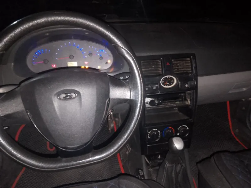 Продам приору, 2010г. газ(вписан в птс) но отключён. 242 к пробег. делалось всё для себя: полностью откапитален двигателя, всё было вымыто до блеска, расточен, поменяна вся система охлаждения, новые патрубки ss20 двойные армированные, новый радиатор, новая помпа, новый радиатор печки, расширительный бачок, приёмная труба, новые клапана и пружины с шайбами, новый тросик газа, новый фильтр и дмрв, также новые абсолютно все датчики и фишки к датчиками, (всё влагозащищённо), двигатель после капитального ремонта прошёл 2300км, масло только поменял, установил распорку стаканов и газовые упоры капота. днище было переварено, покрыто антикоррозийной мастикой и зашумлённо 3мм. видео отчёт могу предоставить, машина абсолютно вся шумлена вплоть до потолка 4мм, новые стойки вкруг ss20, новые люстры стоек спереди, новые привода и новое масло в коробке. установлен паук 4_2_1. и вся трасса стингер. очень злая прошивка. центральный замок, сигнализация, два стеклоподъёмника, эл. регулиров 📞 звоните: +7(949)3557841 - фотография - 9