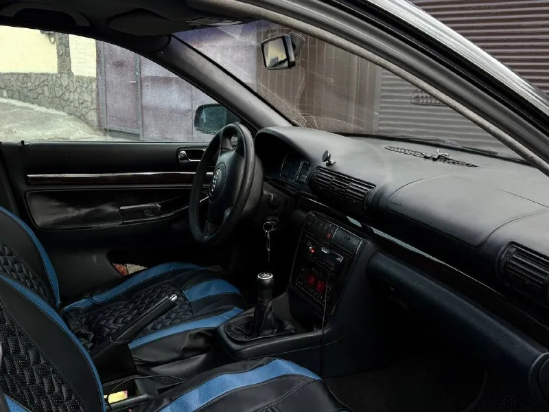 Audi а4 б5 1.8 adr, атмосферный (20 клапанов) после капиталки кондиционер работает 2 эсп, гур, кондиционер, доводчики стёкол, сигнализация резина зима новая документы в порядке цена 400 тыс. возможен обмен тел: +79494614782 📲 tg: @dareennn1 📞 звоните: +7(949)4614782 - фотография - 4