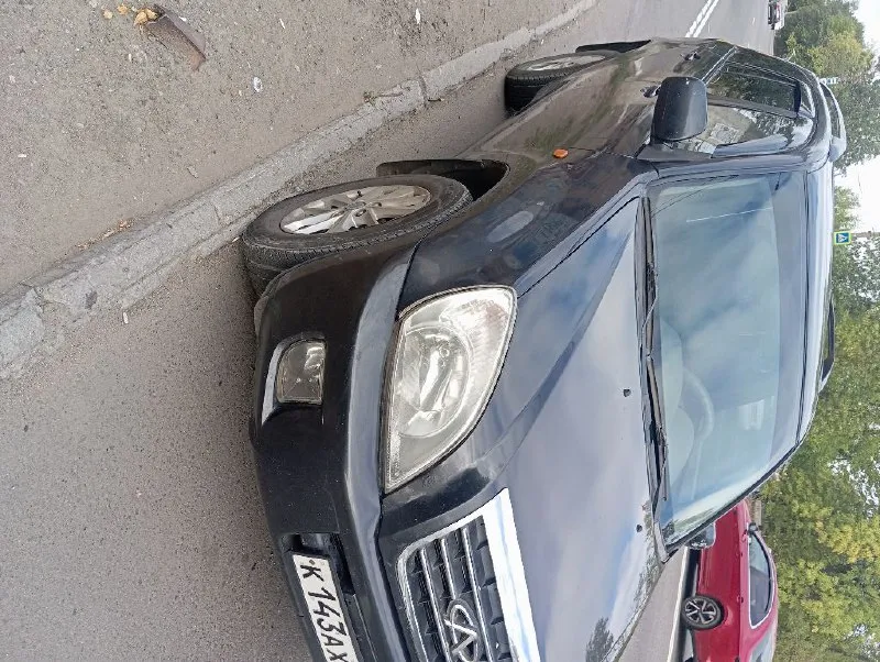 Продам чери тигго т11, 2008 года с пробегом 220000 с двигателем 1.8. стоит газ евро-4. люк работает. двигатель без нареканий. ходовку поменял 2000 км назад. есть резина зима на дисках, лето на тоже. цена 500000. торг уместен. всё светит. все кнопки работают. стоит авторегистратор запись видется спереди и сзади одновременно, стоит камера заднего хода. +79493834112 📞 звоните: +7(949)3834112 - фотография - 2