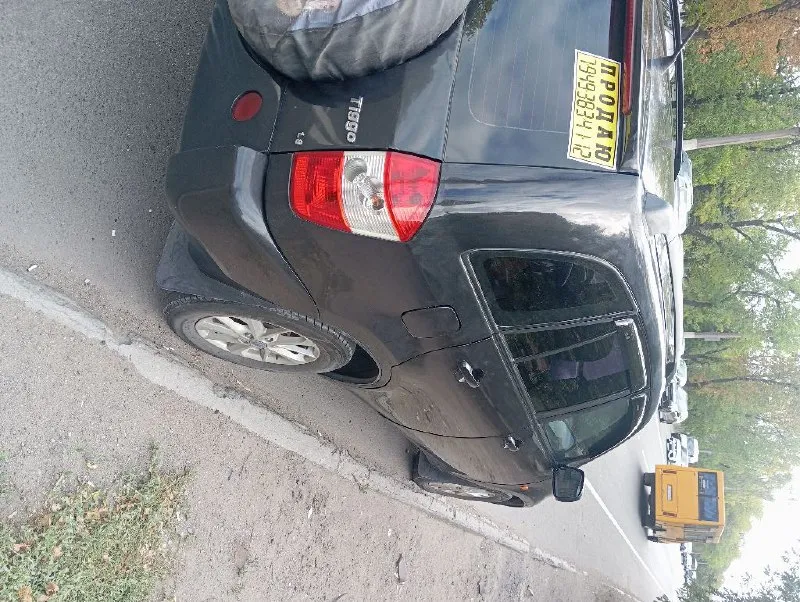 Продам чери тигго т11, 2008 года с пробегом 220000 с двигателем 1.8. стоит газ евро-4. люк работает. двигатель без нареканий. ходовку поменял 2000 км назад. есть резина зима на дисках, лето на тоже. цена 500000. торг уместен. всё светит. все кнопки работают. стоит авторегистратор запись видется спереди и сзади одновременно, стоит камера заднего хода. +79493834112 📞 звоните: +7(949)3834112 - фотография - 3