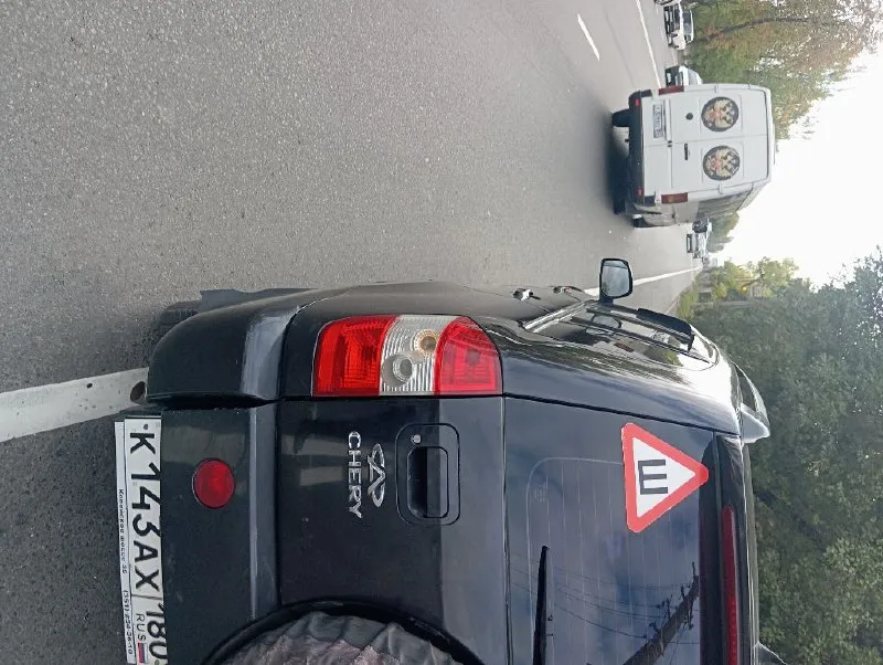 Продам чери тигго т11, 2008 года с пробегом 220000 с двигателем 1.8. стоит газ евро-4. люк работает. двигатель без нареканий. ходовку поменял 2000 км назад. есть резина зима на дисках, лето на тоже. цена 500000. торг уместен. всё светит. все кнопки работают. стоит авторегистратор запись видется спереди и сзади одновременно, стоит камера заднего хода. +79493834112 📞 звоните: +7(949)3834112 - фотография - 5