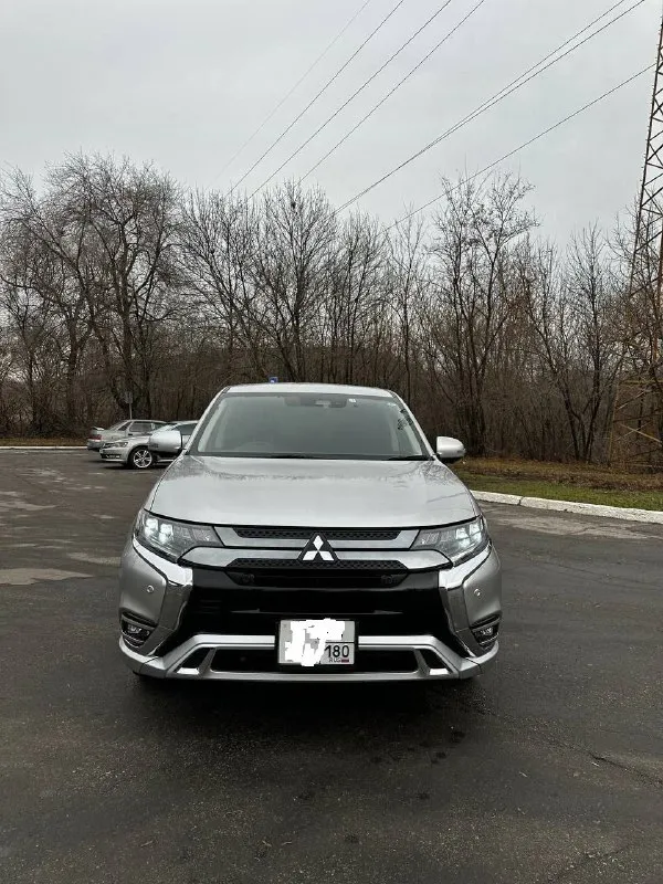 Продам mitsubishi outlander 2019г. машина в отличном состоянии. растаможена. правый руль! ездила дев... - фотография