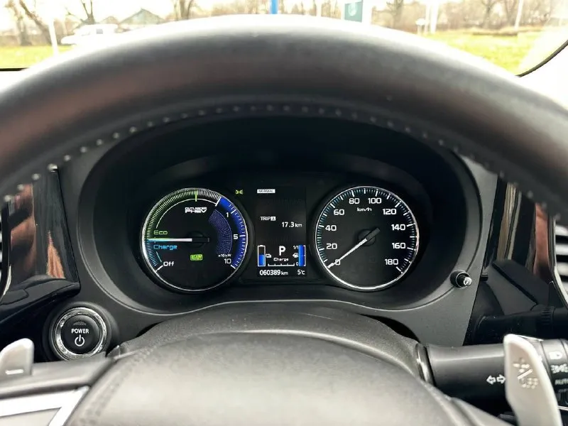 Продам mitsubishi outlander 2019г. машина в отличном состоянии. растаможена. правый руль! ездила девушка. первая регистрация и 1 владелец с 2023 года. пробег 73000км. машина ездит каждый день. обьем двигателя 2.4 plugin hybrid. можно заряжать. расход по городу до 6 литров но можно ехать и на электро-двигателе до 40 км. мощность 300л. с., в птс до налог! очень резвый автомобиль. отличная комплектация. без ключевой доступ, подогрев руля, передних сидений. освещение лэд. диски 18 резина новая лето и зима шипы. парктроники в круг. хорошая музыка. куча ассистентов. датчики света, дождя и т. д.продажа в донецке, макеевке, харцызке. любые проверки за ваш счет. цена 2500000млн руб. торг приветствую у капота. +7949-504-1522 📞 звоните: +7(949)5041522 - фотография - 8