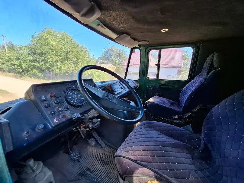 Mercedes-benz 608d 1979г. -- промтоварный фургон -- пробег 549848 км -- цена: 600.000р -- +7949 338 37 41 вячеслав пгт. пантелеймоновка, микрорайон планы авто после капитального ремонта двигателя. машина запускается с пол оборота и едет. из минусов: не работает рулевой усилитель, не поднимает водительское окно, водительская дверь открывается снаружи, пассажирская изнутри. продается из за ненадобности в использовании. торг у капота! 📞 звоните: +7(949)3383741 - фотография - 3