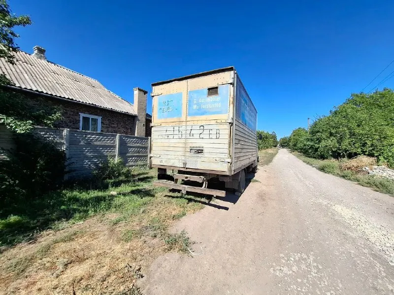 Mercedes-benz 608d 1979г. -- промтоварный фургон -- пробег 549848 км -- цена: 600.000р -- +7949 338 37 41 вячеслав пгт. пантелеймоновка, микрорайон планы авто после капитального ремонта двигателя. машина запускается с пол оборота и едет. из минусов: не работает рулевой усилитель, не поднимает водительское окно, водительская дверь открывается снаружи, пассажирская изнутри. продается из за ненадобности в использовании. торг у капота! 📞 звоните: +7(949)3383741 - фотография - 8