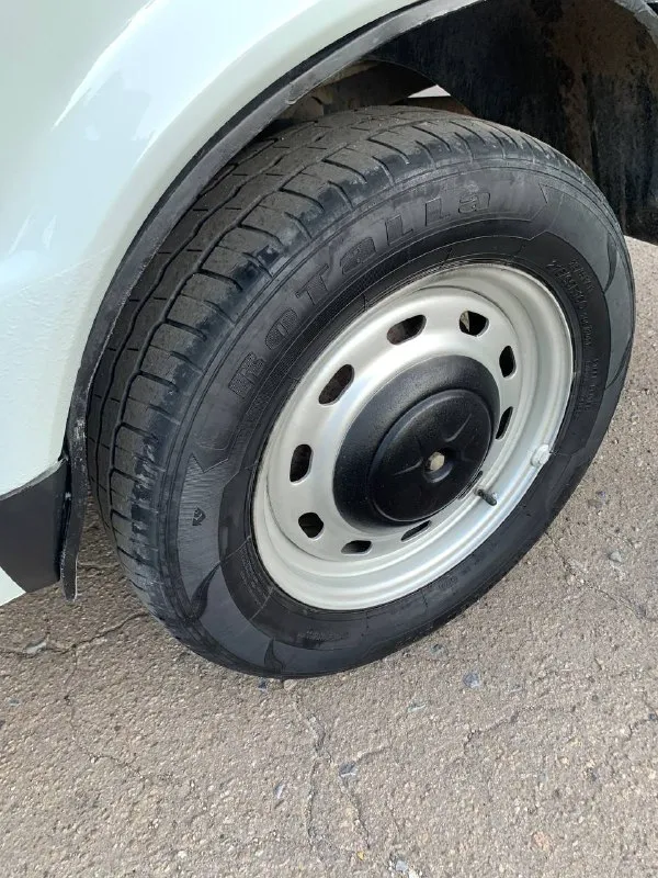 Продам газель соболь 2004 г. автомобиль в хорошем состоянии, двигатель 405 инжектор и ходовая в порядке, редуктор не гудит не воет, коробка переключает отлично посторонних шумов нет, рама вся целая, днище, арки пороги все целое, остекление все заводское, гидро-усилитель руля работает исправно, за все время существования 2 хозяина, резина новая не проехала и 1000 км, переоформление без проблем документы в порядке, магнитола aux, usb, цена данного авто 585000 т. р торг реальному покупателю у капота. контакты для связи: +7949-521-31-10 осмотр г. харцызск. так же если не дозвонитесь на этом номере есть телеграмм, всем удачи 👍 📲 tg: bogdan v. 📞 звоните: +7(949)5213110 - фотография - 8