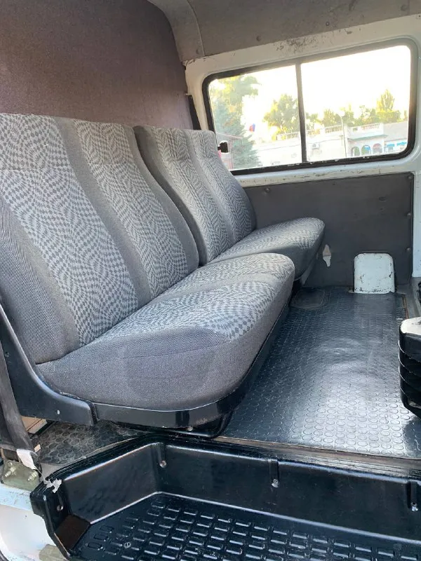 Продам газель соболь 2004 г. автомобиль в хорошем состоянии, двигатель 405 инжектор и ходовая в порядке, редуктор не гудит не воет, коробка переключает отлично посторонних шумов нет, рама вся целая, днище, арки пороги все целое, остекление все заводское, гидро-усилитель руля работает исправно, за все время существования 2 хозяина, резина новая не проехала и 1000 км, переоформление без проблем документы в порядке, магнитола aux, usb, цена данного авто 585000 т. р торг реальному покупателю у капота. контакты для связи: +7949-521-31-10 осмотр г. харцызск. так же если не дозвонитесь на этом номере есть телеграмм, всем удачи 👍 📲 tg: bogdan v. 📞 звоните: +7(949)5213110 - фотография - 9