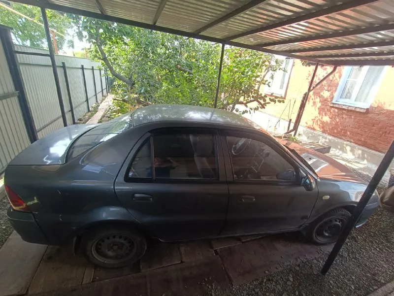 Geely ck 2012 года. коробка мкпп. мотор 1,5 л. автомобиль на полном ходу. пробег чуть более 190. вся в заводском окрасе (кроме 2 элементов - бампера и капота). поменяна вся передняя подвеска. в августе было заменено сцепление, соответственно машина мягко и плавно переключает передачи (тогда же в коробке было заменено масло). имеется 2 стеклоподъёмника, а также двухдиновая магнитола с gps и возможностью подключиться к интернету, боковые зеркала с электрорегулировкой и подогревом. очень экономный расход бензина. хорошо держит дорогу при поворотах, а также при быстрой езде очень устойчива на дороге мотор легко запускается, плавно работает на холостых оборотах, почти бесшумный. недавно были заменены бронепровода, а также свечи зажигания, куплена новая катушка зажигания. продажа в связи с ненадобностью, так как куплен другой автомобиль полностью готова к переоформлению (стоит на российском учете), документация в норме ( я первый владелец по российскому птс, на автомобиле не 📞 звоните: +7(949)3719018 - фотография - 2