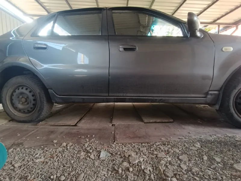 Geely ck 2012 года. коробка мкпп. мотор 1,5 л. автомобиль на полном ходу. пробег чуть более 190. вся в заводском окрасе (кроме 2 элементов - бампера и капота). поменяна вся передняя подвеска. в августе было заменено сцепление, соответственно машина мягко и плавно переключает передачи (тогда же в коробке было заменено масло). имеется 2 стеклоподъёмника, а также двухдиновая магнитола с gps и возможностью подключиться к интернету, боковые зеркала с электрорегулировкой и подогревом. очень экономный расход бензина. хорошо держит дорогу при поворотах, а также при быстрой езде очень устойчива на дороге мотор легко запускается, плавно работает на холостых оборотах, почти бесшумный. недавно были заменены бронепровода, а также свечи зажигания, куплена новая катушка зажигания. продажа в связи с ненадобностью, так как куплен другой автомобиль полностью готова к переоформлению (стоит на российском учете), документация в норме ( я первый владелец по российскому птс, на автомобиле не 📞 звоните: +7(949)3719018 - фотография - 3