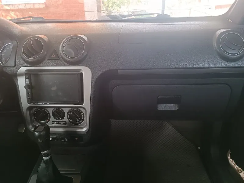 Geely ck 2012 года. коробка мкпп. мотор 1,5 л. автомобиль на полном ходу. пробег чуть более 190. вся в заводском окрасе (кроме 2 элементов - бампера и капота). поменяна вся передняя подвеска. в августе было заменено сцепление, соответственно машина мягко и плавно переключает передачи (тогда же в коробке было заменено масло). имеется 2 стеклоподъёмника, а также двухдиновая магнитола с gps и возможностью подключиться к интернету, боковые зеркала с электрорегулировкой и подогревом. очень экономный расход бензина. хорошо держит дорогу при поворотах, а также при быстрой езде очень устойчива на дороге мотор легко запускается, плавно работает на холостых оборотах, почти бесшумный. недавно были заменены бронепровода, а также свечи зажигания, куплена новая катушка зажигания. продажа в связи с ненадобностью, так как куплен другой автомобиль полностью готова к переоформлению (стоит на российском учете), документация в норме ( я первый владелец по российскому птс, на автомобиле не 📞 звоните: +7(949)3719018 - фотография - 6