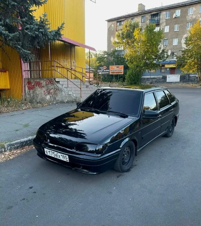 Доброго времени суток в продаже ваз 2114 цвет:космос год: 2012 пробег: 262000 км машина в хорошем состоянии, ухоженная, мотор 8-ми клоп работает отлично, никаких проблем нет, коробка переключает передачи отлично, без хрустов. салон в отличном состоянии, новые передние сиденья, по кузову есть мелкие косяки виде сколов на заднем и переднем бампере стоит газ евро4. стоит банка стингер и паук субару соунд, едет бодро. при владении дтп не было. стоит музыка играет отлично 20 amp и 16 kicx все под усилком с запасом, пассивный сам буфер по электрике машина мозги не долбит, все исправно. для молодого пацана машина то что нужно цена: 350.000, + торг у капота. связь: +79495168381 📞 звоните: +7(949)5168381 - фотография - 8