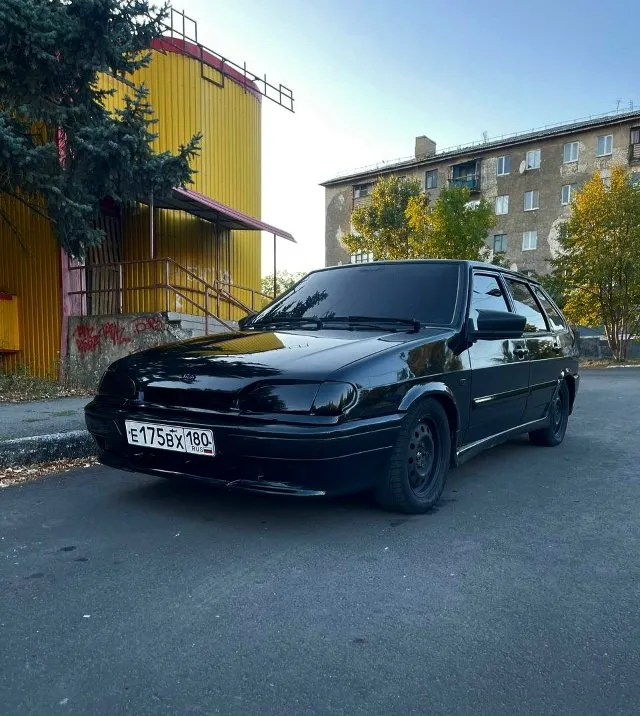 Доброго времени суток в продаже ваз 2114 цвет:космос год: 2012 пробег: 262000 км машина в хорошем состоянии, ухоженная, мотор 8-ми клоп работает отлично, никаких проблем нет, коробка переключает передачи отлично, без хрустов. салон в отличном состоянии, новые передние сиденья, по кузову есть мелкие косяки виде сколов на заднем и переднем бампере стоит газ евро4. стоит банка стингер и паук субару соунд, едет бодро. при владении дтп не было. стоит музыка играет отлично 20 amp и 16 kicx все под усилком с запасом, пассивный сам буфер по электрике машина мозги не долбит, все исправно. для молодого пацана машина то что нужно цена: 350.000, + торг у капота. связь: +79495168381 📞 звоните: +7(949)5168381 - фотография - 9