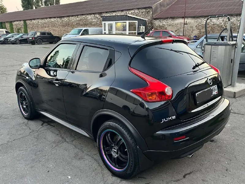 Nissan juke 2013 год выпуска двигатель 1.6 ат 120 тысяч родного пробега в максимальной комплектации автомобиль в родном окрасе машина в идеальнейшем состоянии вложений не требует ни на рубль! дорогие диски advant на почти новой резине! по комплектации; климат контроль кондиционер заправлен 4 стеклоподъемника круиз контроль навигация камера заднего вида все датчики которые были в максимальной комплектации присутствуют - по технике также в идеале, нечего не гремит не хрустит, не пинает ! цена 1.100млн 🍋 (один миллион сто ) +79494730944 александр 📞 звоните: +7(949)4730944 - фотография - 3