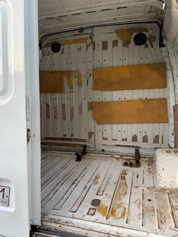 Продам газель соболь 2004 г. автомобиль в хорошем состоянии, двигатель 405 инжектор и ходовая в порядке, редуктор не гудит не воет, коробка переключает отлично посторонних шумов нет, рама вся целая, днище, арки пороги все целое, остекление все заводское, гидро-усилитель руля работает исправно, за все время существования 2 хозяина, резина новая не проехала и 1000 км, переоформление без проблем документы в порядке, магнитола aux, usb, цена данного авто 585000 т. р торг реальному покупателю у капота. контакты для связи: +7949-521-31-10 осмотр г. харцызск. так же если не дозвонитесь на этом номере есть телеграмм, всем удачи 👍 - фотография - 10