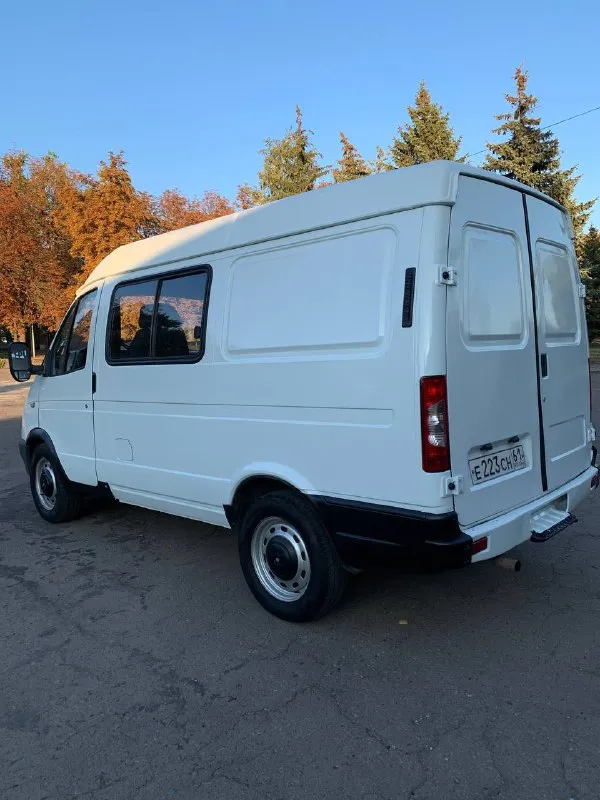 Продам газель соболь 2004 г. автомобиль в хорошем состоянии, двигатель 405 инжектор и ходовая в порядке, редуктор не гудит не воет, коробка переключает отлично посторонних шумов нет, рама вся целая, днище, арки пороги все целое, остекление все заводское, гидро-усилитель руля работает исправно, за все время существования 2 хозяина, резина новая не проехала и 1000 км, переоформление без проблем документы в порядке, магнитола aux, usb, цена данного авто 585000 т. р торг реальному покупателю у капота. контакты для связи: +7949-521-31-10 осмотр г. харцызск. так же если не дозвонитесь на этом номере есть телеграмм, всем удачи 👍 - фотография - 4