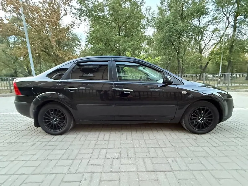 Продам ford фокус 2 2006 во владении год, я владелец объём 1.8 -коробка mtx-75 от 2.0л версии -полный кап ремонт двигателя, гильзы, поршня, проточка, цепи грм и тд. (250к) -салон в хорошем состоянии -новая рулевая рейка -полностью обслуженная подвеска -новые диски, новая летняя резина pirelli (80к) -громкая музыка + саб 12 800w (мафон с музыкой около 100к) лкп требует внимания, без гнили, без дыр делал для себя, денег не жалел продажа связанна с покупкой нового авто +79494564340 данил 📞 звоните: +7(949)4564340 - фотография - 4