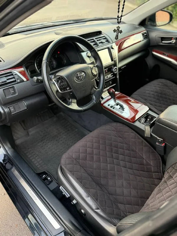 Продам свой личный автомобиль toyota camry xv 50 мотор 3,5 v6 атмосфера, 277 л. с. коробка автомат. автомобиль в моем пользовании длительное время, относился бережно, своевременное т. о. два ключа авто + два ключа starline до покупки автомобиль находился в пользовании правительства рф. состояние нового автомобиля ! родной пробег 40 000 км ❗️❗️❗️капсула времени. любые проверки. автомобиль в максимальной комплектации ( по телефону все расскажу ) на машине установлена сигнализация starline со всеми документами машина полностью обработана мавилью сейчас машина на новых 18-ых колесах и новой летней резине pirelli cinturato p7. также отдам в подарок родные 17 диски на новой резине bridgestone blizzak ice цена за авто 2.650 + хороший торг реальному покупателю +79493428798 тг на этом номере - фотография - 3