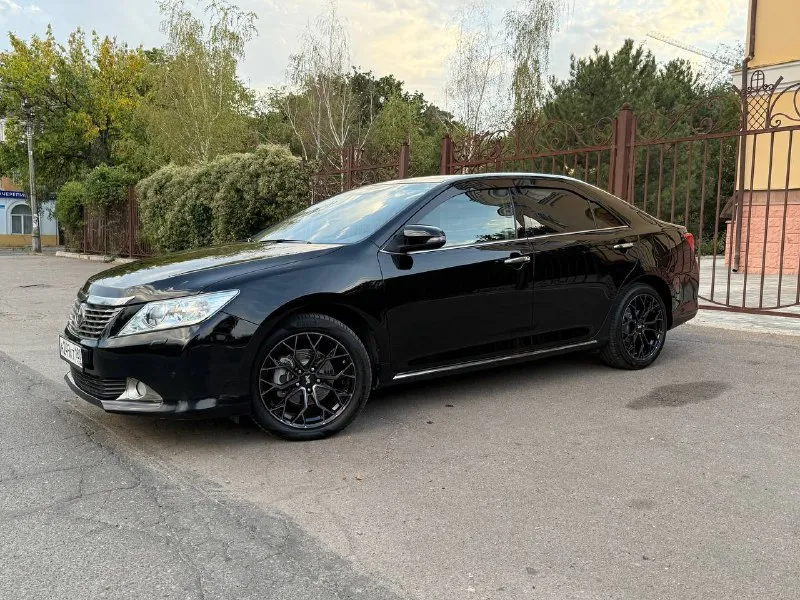 Продам свой личный автомобиль toyota camry xv 50 мотор 3,5 v6 атмосфера, 277 л. с. коробка автомат. автомобиль в моем пользовании длительное время, относился бережно, своевременное т. о. два ключа авто + два ключа starline до покупки автомобиль находился в пользовании правительства рф. состояние нового автомобиля ! родной пробег 40 000 км ❗️❗️❗️капсула времени. любые проверки. автомобиль в максимальной комплектации ( по телефону все расскажу ) на машине установлена сигнализация starline со всеми документами машина полностью обработана мавилью сейчас машина на новых 18-ых колесах и новой летней резине pirelli cinturato p7. также отдам в подарок родные 17 диски на новой резине bridgestone blizzak ice цена за авто 2.650 + хороший торг реальному покупателю +79493428798 тг на этом номере - фотография - 9