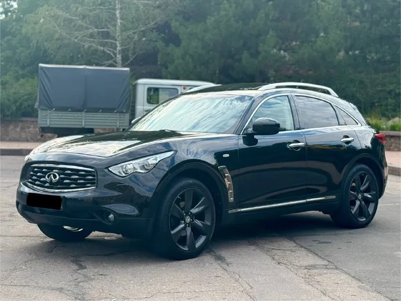 Infinity fx35 цена 1.750.000 номер: +79497546213 автомобиль в идеальнейшем состоянии вложений не требует от слова совсем замена масла каждые 6 тысяч км мотор 3.5 бензин работает как часы, не дымит и не троит коробка автомат, переключает плавно, без дёрганий и пинков, ходовая часть вся обслужена, за машину не стыдно ! богатая комплектация, без ключевой доступ, кнопка старт стоп, подсветка дверей, память сидений, электро регулировка сидений и зеркал, полный электро пакет, датчик света и дождя, кожаный мультируль с альконтарой, обдув и подогрев сидений, двух зонный климат контроль, хорошая мультимедиа, люк, полный привод - фотография - 2