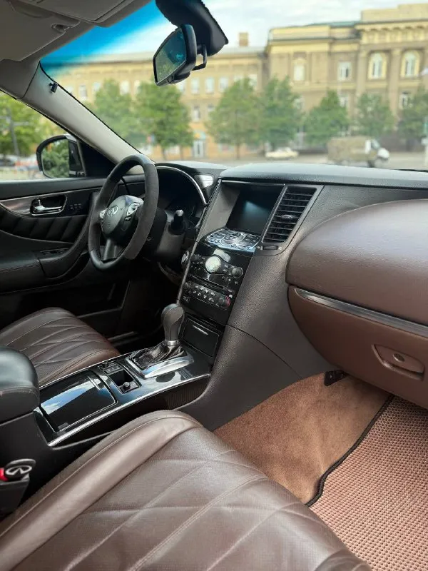 Infinity fx35 цена 1.750.000 номер: +79497546213 автомобиль в идеальнейшем состоянии вложений не требует от слова совсем замена масла каждые 6 тысяч км мотор 3.5 бензин работает как часы, не дымит и не троит коробка автомат, переключает плавно, без дёрганий и пинков, ходовая часть вся обслужена, за машину не стыдно ! богатая комплектация, без ключевой доступ, кнопка старт стоп, подсветка дверей, память сидений, электро регулировка сидений и зеркал, полный электро пакет, датчик света и дождя, кожаный мультируль с альконтарой, обдув и подогрев сидений, двух зонный климат контроль, хорошая мультимедиа, люк, полный привод - фотография - 6