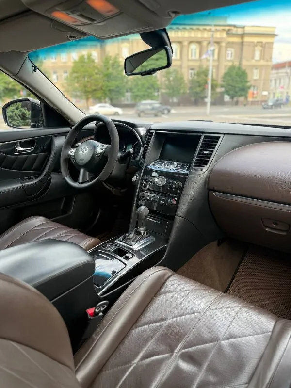 Infinity fx35 цена 1.750.000 номер: +79497546213 автомобиль в идеальнейшем состоянии вложений не требует от слова совсем замена масла каждые 6 тысяч км мотор 3.5 бензин работает как часы, не дымит и не троит коробка автомат, переключает плавно, без дёрганий и пинков, ходовая часть вся обслужена, за машину не стыдно ! богатая комплектация, без ключевой доступ, кнопка старт стоп, подсветка дверей, память сидений, электро регулировка сидений и зеркал, полный электро пакет, датчик света и дождя, кожаный мультируль с альконтарой, обдув и подогрев сидений, двух зонный климат контроль, хорошая мультимедиа, люк, полный привод - фотография - 7