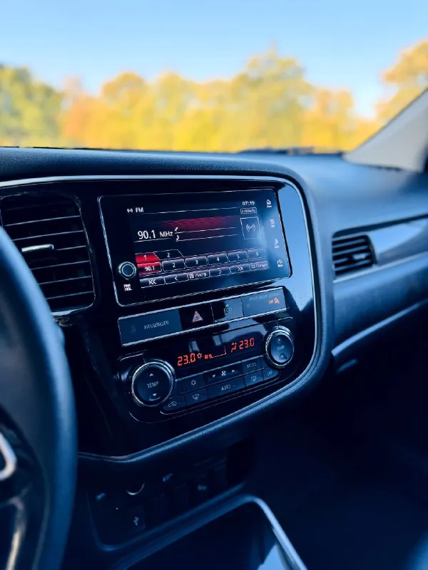 🆕 mitsubishi / otlander ⤵️ цена: 2 150 000₽ город: краснодон год выпуска: 2019 пробег: 72 000миль объём двигателя: 2.4 топливо: бензин кпп: вариатор собственник mitsubishi outlander 2019г. 2.4 литра 172 л/с. !продается очень надёжный и красивый, а также с неболшим расходом)7 местный кроссовер mitsubishi outlander 2019г. 2.4 литра 172 л/с. с пробегом 72000 миль(115000км) в комплектации : старт-стоп, кожаный салон, красивые оригинальные диски с новой летней резиной, электросидения водителя и пассажира, без ключевой доступ, эл. ручник, auto hold, датчик слепых зон, подогрев сидений, зеркала с электро приводом (складываются при закрывании авто), электропривод крышки багажника, carplay и android auto, двухзонный климат-контроль, камера заднего вида, датчик дождя, датчик света датчик давления шин. зимние шины в комплекте!!!новый акб, заменено масло в двигателе+фильтра, установлены новые тормозные колодки. дополнительные вопросы по торг у капота. возможен обмен с вашей доплат 📞 звоните: +7(959)1221616 - фотография - 10