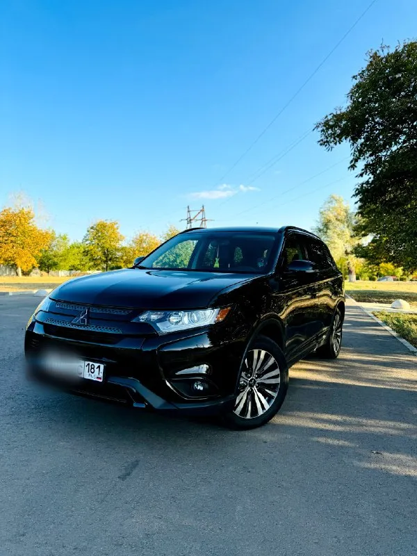 🆕 mitsubishi / otlander ⤵️ цена: 2 150 000₽ город: краснодон год выпуска: 2019 пробег: 72 000миль объём двигателя: 2.4 топливо: бензин кпп: вариатор собственник mitsubishi outlander 2019г. 2.4 литра 172 л/с. !продается очень надёжный и красивый, а также с неболшим расходом)7 местный кроссовер mitsubishi outlander 2019г. 2.4 литра 172 л/с. с пробегом 72000 миль(115000км) в комплектации : старт-стоп, кожаный салон, красивые оригинальные диски с новой летней резиной, электросидения водителя и пассажира, без ключевой доступ, эл. ручник, auto hold, датчик слепых зон, подогрев сидений, зеркала с электро приводом (складываются при закрывании авто), электропривод крышки багажника, carplay и android auto, двухзонный климат-контроль, камера заднего вида, датчик дождя, датчик света датчик давления шин. зимние шины в комплекте!!!новый акб, заменено масло в двигателе+фильтра, установлены новые тормозные колодки. дополнительные вопросы по торг у капота. возможен обмен с вашей доплат 📞 звоните: +7(959)1221616 - фотография - 2