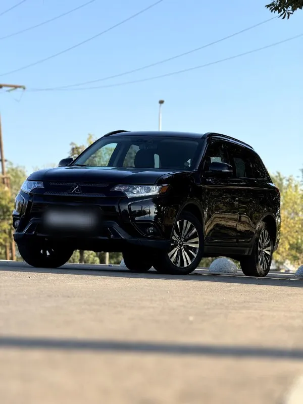 🆕 mitsubishi / otlander ⤵️ цена: 2 150 000₽ город: краснодон год выпуска: 2019 пробег: 72 000миль объём двигателя: 2.4 топливо: бензин кпп: вариатор собственник mitsubishi outlander 2019г. 2.4 литра 172 л/с. !продается очень надёжный и красивый, а также с неболшим расходом)7 местный кроссовер mitsubishi outlander 2019г. 2.4 литра 172 л/с. с пробегом 72000 миль(115000км) в комплектации : старт-стоп, кожаный салон, красивые оригинальные диски с новой летней резиной, электросидения водителя и пассажира, без ключевой доступ, эл. ручник, auto hold, датчик слепых зон, подогрев сидений, зеркала с электро приводом (складываются при закрывании авто), электропривод крышки багажника, carplay и android auto, двухзонный климат-контроль, камера заднего вида, датчик дождя, датчик света датчик давления шин. зимние шины в комплекте!!!новый акб, заменено масло в двигателе+фильтра, установлены новые тормозные колодки. дополнительные вопросы по торг у капота. возможен обмен с вашей доплат 📞 звоните: +7(959)1221616 - фотография - 5