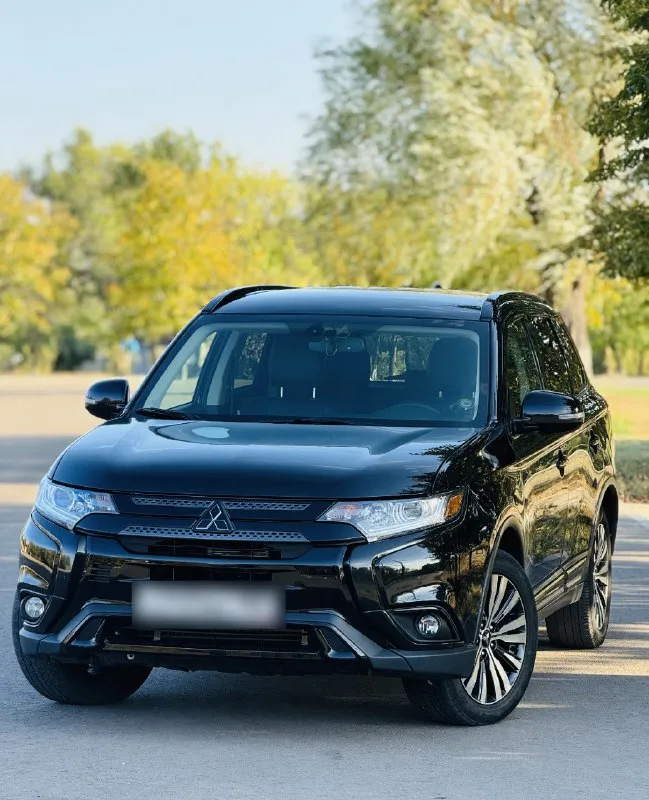 🆕 mitsubishi / otlander ⤵️ цена: 2 150 000₽ город: краснодон год выпуска: 2019 пробег: 72 000миль объём двигателя: 2.4 топливо: бензин кпп: вариатор собственник mitsubishi outlander 2019г. 2.4 литра 172 л/с. !продается очень надёжный и красивый, а также с неболшим расходом)7 местный кроссовер mitsubishi outlander 2019г. 2.4 литра 172 л/с. с пробегом 72000 миль(115000км) в комплектации : старт-стоп, кожаный салон, красивые оригинальные диски с новой летней резиной, электросидения водителя и пассажира, без ключевой доступ, эл. ручник, auto hold, датчик слепых зон, подогрев сидений, зеркала с электро приводом (складываются при закрывании авто), электропривод крышки багажника, carplay и android auto, двухзонный климат-контроль, камера заднего вида, датчик дождя, датчик света датчик давления шин. зимние шины в комплекте!!!новый акб, заменено масло в двигателе+фильтра, установлены новые тормозные колодки. дополнительные вопросы по торг у капота. возможен обмен с вашей доплат 📞 звоните: +7(959)1221616 - фотография - 8