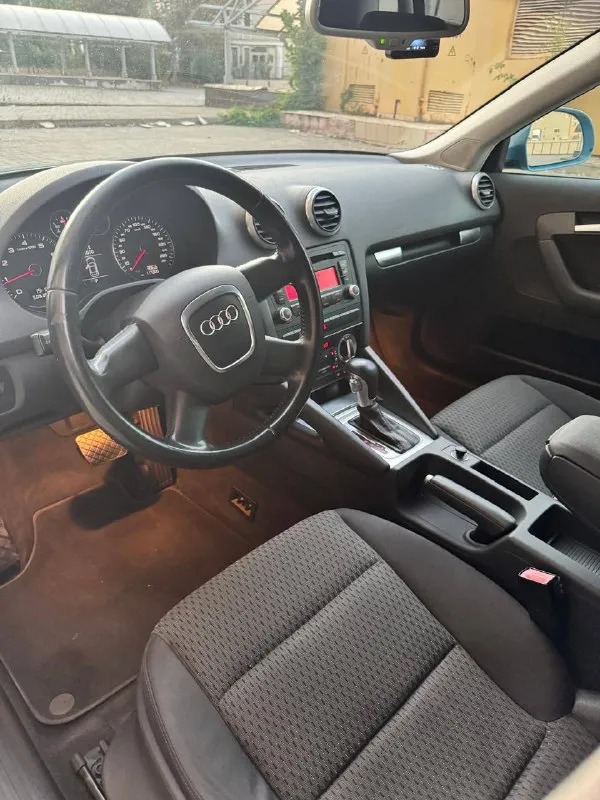 Audi a3 sportback (8pa) 1.6 атмосфера рестайлинг ! 2010 год ! пробег 117000 т. км. родного пробега без рыжиков. пoлноcтью в родном окраске! все стёкла оригинальные включая лобовое! 2 ключа 2 комплекта резины opигинальный пробег! очень редкий цвет в данном кузове. возможен обмен на ваше авто с доплатой. +79495098589 +79150131010 whatsapp, telegram цена 970.000 осмотр донецк. - фотография - 7