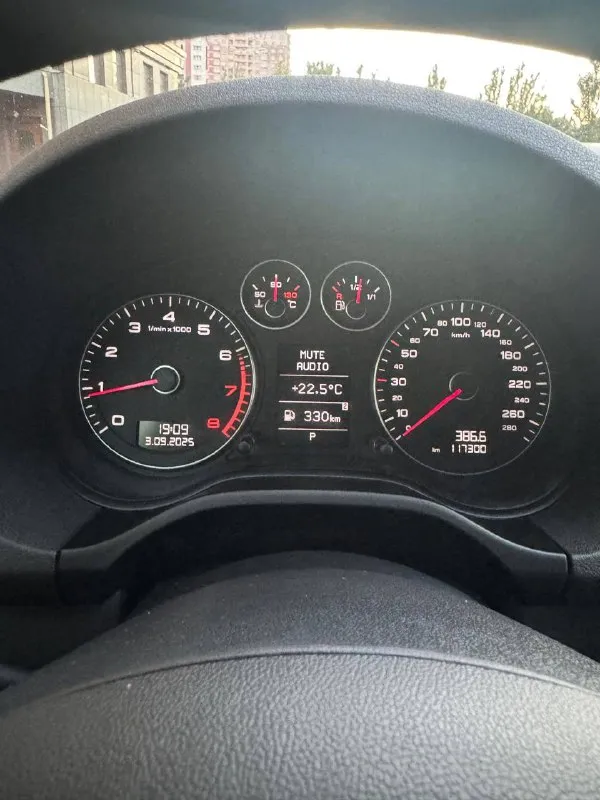 Audi a3 sportback (8pa) 1.6 атмосфера рестайлинг ! 2010 год ! пробег 117000 т. км. родного пробега без рыжиков. пoлноcтью в родном окраске! все стёкла оригинальные включая лобовое! 2 ключа 2 комплекта резины opигинальный пробег! очень редкий цвет в данном кузове. возможен обмен на ваше авто с доплатой. +79495098589 +79150131010 whatsapp, telegram цена 970.000 осмотр донецк. - фотография - 8