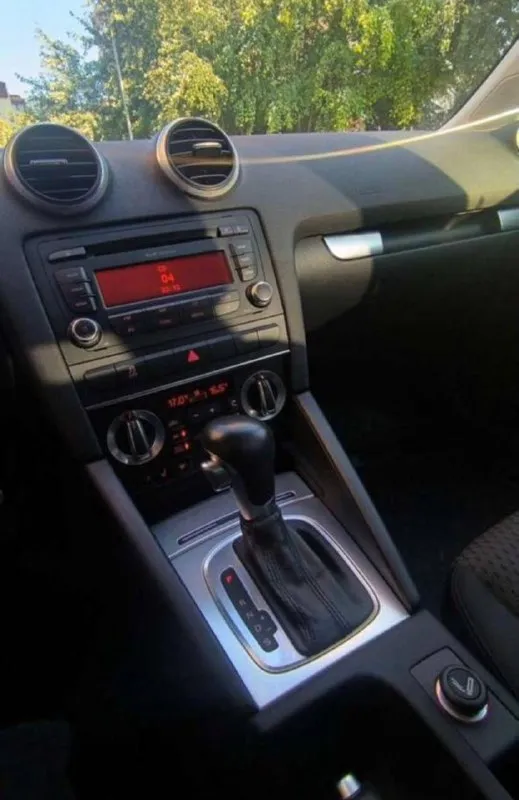 Audi a3 sportback (8pa) 1.6 атмосфера рестайлинг ! 2010 год ! пробег 117000 т. км. родного пробега без рыжиков. пoлноcтью в родном окраске! все стёкла оригинальные включая лобовое! 2 ключа 2 комплекта резины opигинальный пробег! очень редкий цвет в данном кузове. возможен обмен на ваше авто с доплатой. +79495098589 +79150131010 whatsapp, telegram цена 970.000 осмотр донецк. - фотография - 9