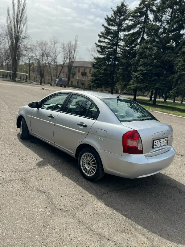 Всем доброго дня!!! продам hyundai акцент 1.4 на механике. год выпуска 2006. пробег 207000км комплектация. электро усилитель руля,4 стеклоподъемника, кондёр-работает отлично 👍❄️ подушка безопасности. на бензине, газа не видела. мотор, коробка работают идеально! расход очень радует!!!светлый приятный салон. довольно просторный багажник. по кузову рыжиков нет. дно, пороги без нареканий. коцка на заднем бампере и небольшая вмятина на крышке багажника. хороший акб bosh. всё технически исправно. залито хорошее масло. по документам полный порядок👍 отличный, надёжный, не прихотливый автомобиль на каждый день!!! цена 350 тыс. город донецк, кировский р-н, абакумова. всем хороших продаж и покупок!!! тел +79494851572 📞 звоните: +7(949)4851572 - фотография - 2