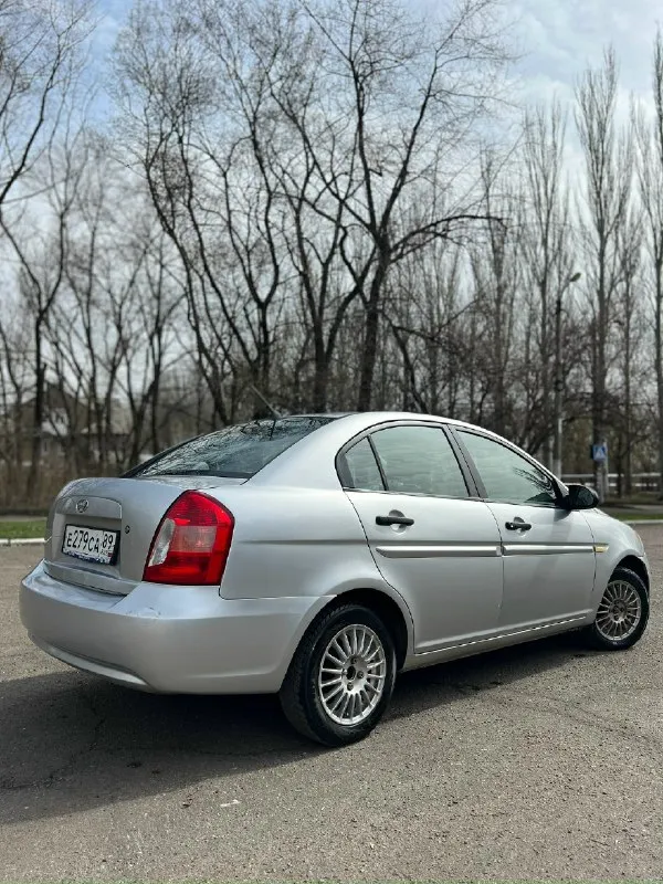 Всем доброго дня!!! продам hyundai акцент 1.4 на механике. год выпуска 2006. пробег 207000км комплектация. электро усилитель руля,4 стеклоподъемника, кондёр-работает отлично 👍❄️ подушка безопасности. на бензине, газа не видела. мотор, коробка работают идеально! расход очень радует!!!светлый приятный салон. довольно просторный багажник. по кузову рыжиков нет. дно, пороги без нареканий. коцка на заднем бампере и небольшая вмятина на крышке багажника. хороший акб bosh. всё технически исправно. залито хорошее масло. по документам полный порядок👍 отличный, надёжный, не прихотливый автомобиль на каждый день!!! цена 350 тыс. город донецк, кировский р-н, абакумова. всем хороших продаж и покупок!!! тел +79494851572 📞 звоните: +7(949)4851572 - фотография - 3