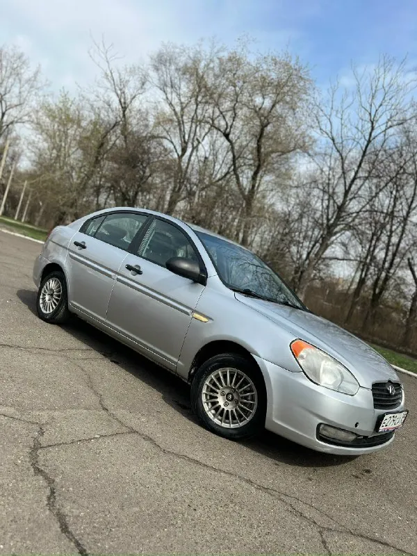 Всем доброго дня!!! продам hyundai акцент 1.4 на механике. год выпуска 2006. пробег 207000км комплектация. электро усилитель руля,4 стеклоподъемника, кондёр-работает отлично 👍❄️ подушка безопасности. на бензине, газа не видела. мотор, коробка работают идеально! расход очень радует!!!светлый приятный салон. довольно просторный багажник. по кузову рыжиков нет. дно, пороги без нареканий. коцка на заднем бампере и небольшая вмятина на крышке багажника. хороший акб bosh. всё технически исправно. залито хорошее масло. по документам полный порядок👍 отличный, надёжный, не прихотливый автомобиль на каждый день!!! цена 350 тыс. город донецк, кировский р-н, абакумова. всем хороших продаж и покупок!!! тел +79494851572 📞 звоните: +7(949)4851572 - фотография - 4