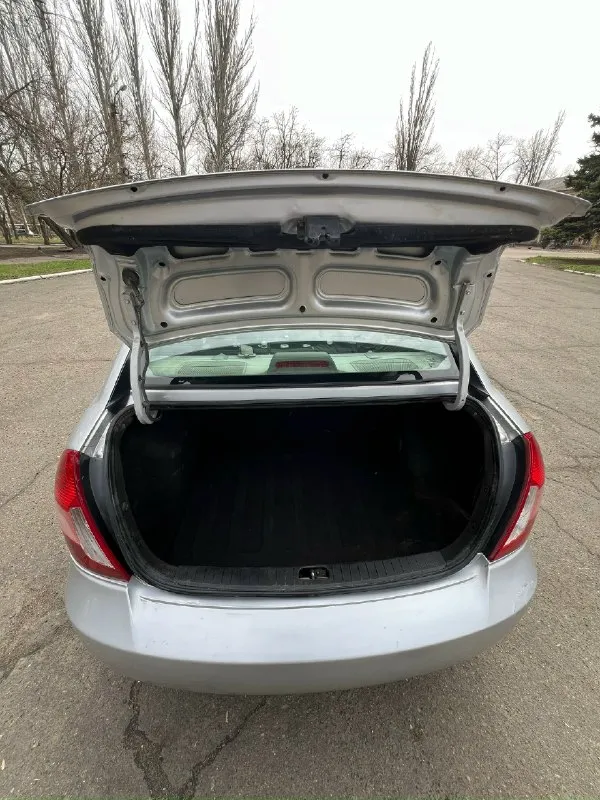 Всем доброго дня!!! продам hyundai акцент 1.4 на механике. год выпуска 2006. пробег 207000км комплектация. электро усилитель руля,4 стеклоподъемника, кондёр-работает отлично 👍❄️ подушка безопасности. на бензине, газа не видела. мотор, коробка работают идеально! расход очень радует!!!светлый приятный салон. довольно просторный багажник. по кузову рыжиков нет. дно, пороги без нареканий. коцка на заднем бампере и небольшая вмятина на крышке багажника. хороший акб bosh. всё технически исправно. залито хорошее масло. по документам полный порядок👍 отличный, надёжный, не прихотливый автомобиль на каждый день!!! цена 350 тыс. город донецк, кировский р-н, абакумова. всем хороших продаж и покупок!!! тел +79494851572 📞 звоните: +7(949)4851572 - фотография - 7