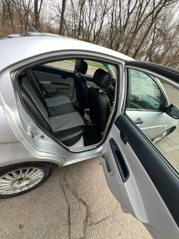 Всем доброго дня!!! продам hyundai акцент 1.4 на механике. год выпуска 2006. пробег 207000км комплектация. электро усилитель руля,4 стеклоподъемника, кондёр-работает отлично 👍❄️ подушка безопасности. на бензине, газа не видела. мотор, коробка работают идеально! расход очень радует!!!светлый приятный салон. довольно просторный багажник. по кузову рыжиков нет. дно, пороги без нареканий. коцка на заднем бампере и небольшая вмятина на крышке багажника. хороший акб bosh. всё технически исправно. залито хорошее масло. по документам полный порядок👍 отличный, надёжный, не прихотливый автомобиль на каждый день!!! цена 350 тыс. город донецк, кировский р-н, абакумова. всем хороших продаж и покупок!!! тел +79494851572 📞 звоните: +7(949)4851572 - фотография - 8