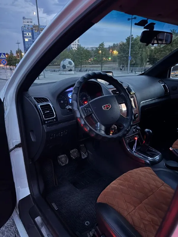 🚗 продается надёжный, экономичный и недорогой в обслуживании автомобиль geely emgrand ec7 💰 цена: 700.000 рублей 🏙️ город: донецк 📅 год: 2014 🛣️ пробег: 150.000 🔧 объем: 1.8 ⛽ топливо: бензин/гбо(вписан) 🕹️ кпп: механика 📞 телефон: +79493817973 📝 продам geely emgrand ec7 1.8 мт машина 2014 года пробег родной, не скрученный коробка механика, не хрустит, не выбивает, масло bardahl 75w-90 мотор работает отлично, не дымит, не троит, масло не ест, замена каждые 6 т. км заменены все жидкости и фильтра. по ходовой нареканий нет, работает мягко, без посторонних шумов, днище обработано. хорошая линзованая оптика, делалась в прошлом году! кондиционер обслужен, заправлен, работает исправно подогрев сидений, мульти руль, камера заднего вида, дополнительный планшет вшит usb, aux, музыка jbl, сабвуфер, накопитель, звучание очень приятное, зашумлена! продажа от собственника, в одних руках более 4х лет, по факту я 2й владелец, в птс будете вторым владельцем донецк - фотография - 6