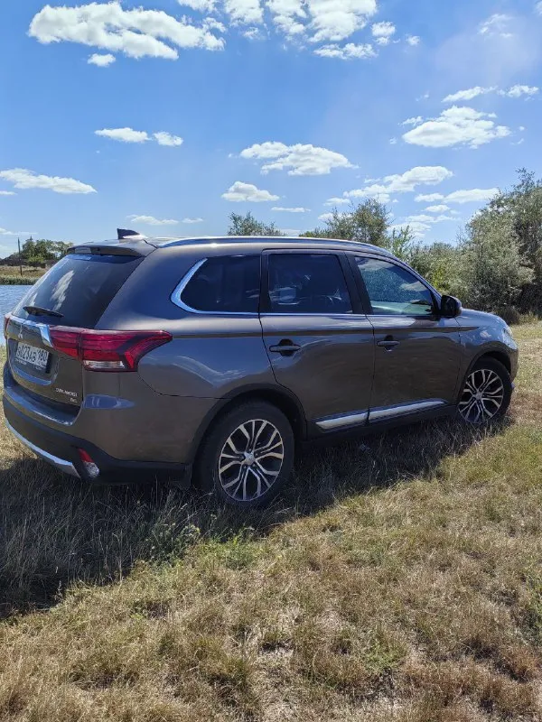 Срочно ❗ продам mitsubishi аутлендер 2017г.2.4 литра, американец, 7 мест, электро багажник, кожа старт стоп, без ключевой доступ, полный привод четыре режима, электро ручник с авто холл, подогрев сидений, климат конироль. пробег 86000 миль. больше информации по телефону +79493199240 цена 1750000₽. 📞 звоните: +7(949)3199240 - фотография - 2
