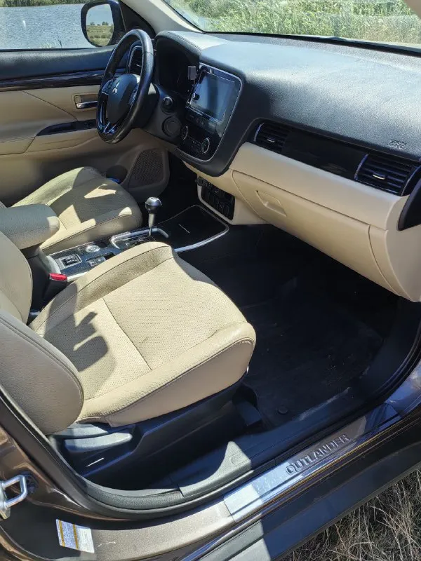 Срочно ❗ продам mitsubishi аутлендер 2017г.2.4 литра, американец, 7 мест, электро багажник, кожа старт стоп, без ключевой доступ, полный привод четыре режима, электро ручник с авто холл, подогрев сидений, климат конироль. пробег 86000 миль. больше информации по телефону +79493199240 цена 1750000₽. 📞 звоните: +7(949)3199240 - фотография - 7