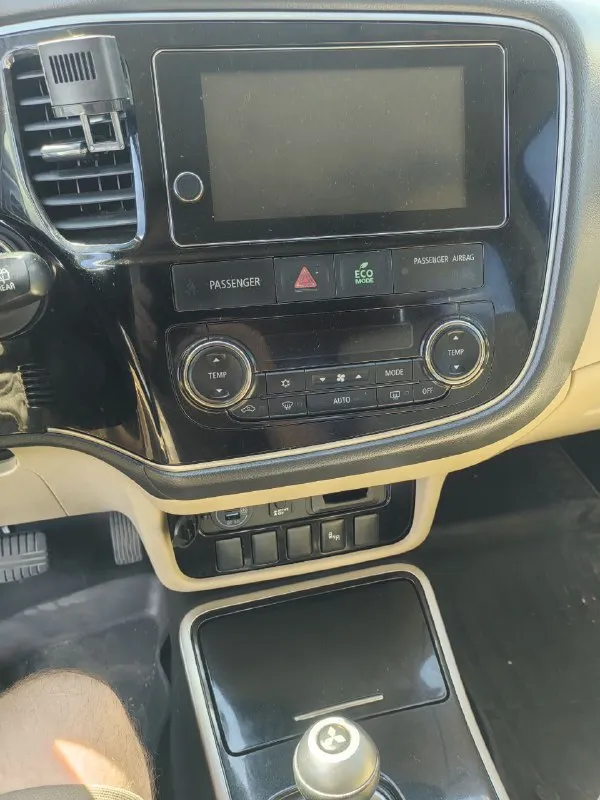 Срочно ❗ продам mitsubishi аутлендер 2017г.2.4 литра, американец, 7 мест, электро багажник, кожа старт стоп, без ключевой доступ, полный привод четыре режима, электро ручник с авто холл, подогрев сидений, климат конироль. пробег 86000 миль. больше информации по телефону +79493199240 цена 1750000₽. 📞 звоните: +7(949)3199240 - фотография - 9