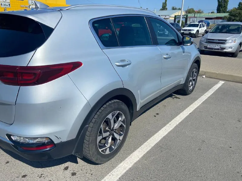 Продам kia sportage, 1.6 мотор gdi.140л. с.цепь. покупал с салона 2021 сентябрь. кia motors мариуполь. пробег 70100 оригинал, комплектация comfort +. состояние хорошее, все оригинал, замена всех расходников по регламенту. есть царапина на бампере. цена 2500.000 +79889730164 - фотография - 3