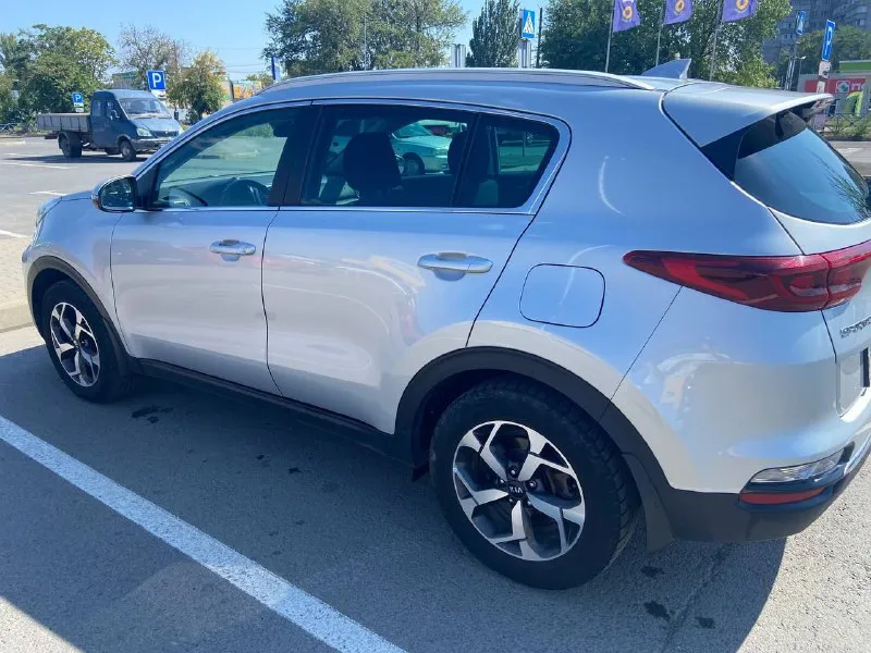 Продам kia sportage, 1.6 мотор gdi.140л. с.цепь. покупал с салона 2021 сентябрь. кia motors мариуполь. пробег 70100 оригинал, комплектация comfort +. состояние хорошее, все оригинал, замена всех расходников по регламенту. есть царапина на бампере. цена 2500.000 +79889730164 - фотография - 6