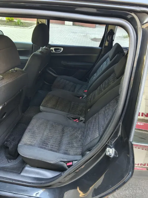 Продам свой пежо 307 св. 2007 г. в. авто полностью обслужен, вложений не требует реальный пробег 187 000. для своих лет в хорошем состоянии. работает все. комплектация, все стеклоподьемники, усилитель руля, климат контроль, панорама, хорошая музыка. навигация, камера заднего вида. владею авто более двух лет, отличный удобный, очень надёжный и доступный в обслуживании авто. цена 550 000. торг при осмотре! +7 949 326 65 20 - фотография - 3